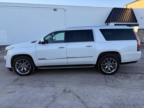 2016 Cadillac Escalade ESV Luxury