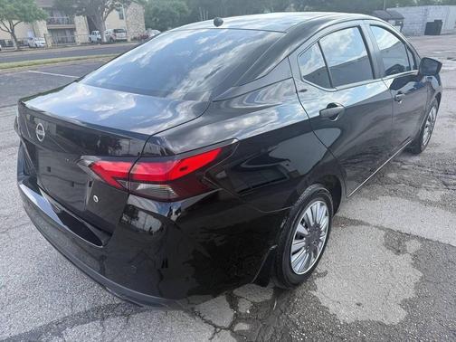 Super Black 2024 Nissan Versa 1.6 S