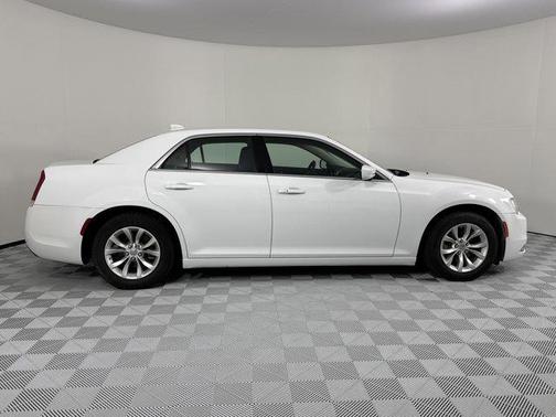 2023 Chrysler 300 Touring