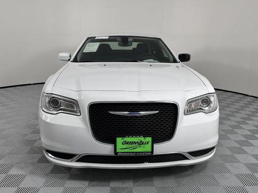 2023 Chrysler 300 Touring