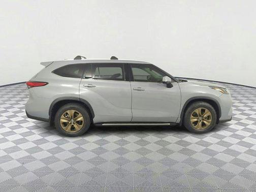 2022 Toyota Highlander Hybrid Bronze Edition
