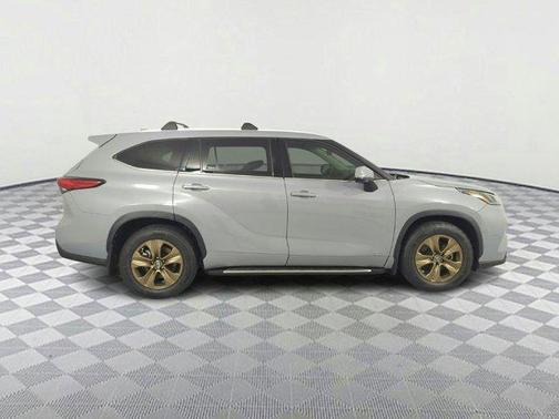 2022 Toyota Highlander Hybrid Bronze Edition