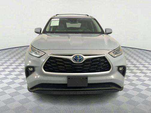 2022 Toyota Highlander Hybrid Bronze Edition