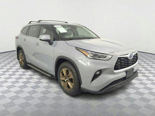 2022 Toyota Highlander Hybrid Bronze Edition