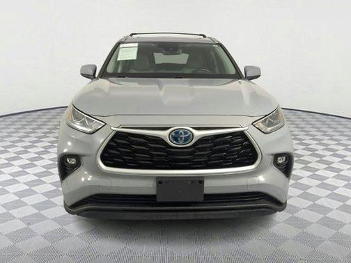 2022 Toyota Highlander Hybrid Bronze Edition