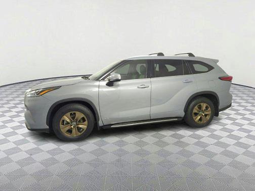2022 Toyota Highlander Hybrid Bronze Edition