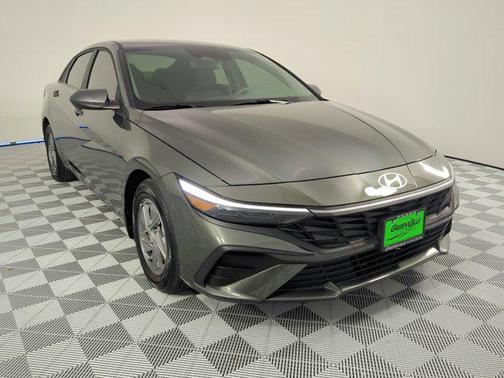 2024 Hyundai ELANTRA SE