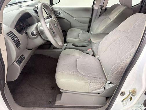Glacier White 2019 Nissan Frontier SV