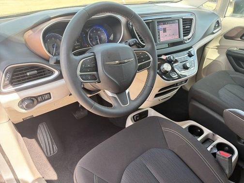 Silver Mist Clearcoat 2024 Chrysler Voyager LX