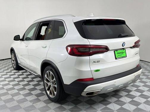 Mineral White Metallic 2023 BMW X5 xDrive40i