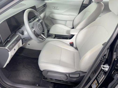 2025 Hyundai KONA SE