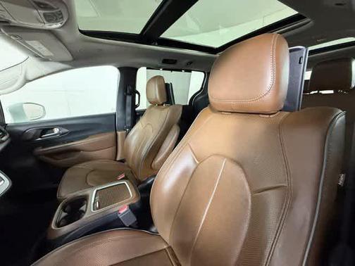 Bright White Clearcoat 2018 Chrysler Pacifica Limited