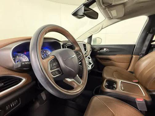 Bright White Clearcoat 2018 Chrysler Pacifica Limited