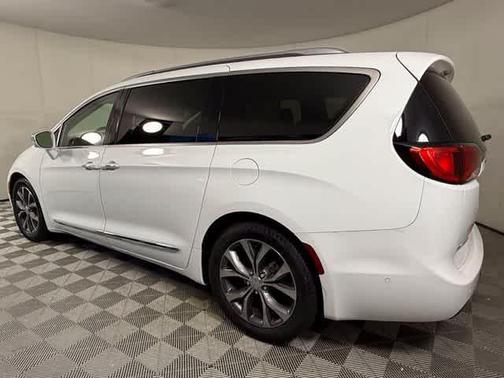 Bright White Clearcoat 2018 Chrysler Pacifica Limited