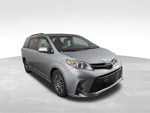 2020 Toyota Sienna XLE