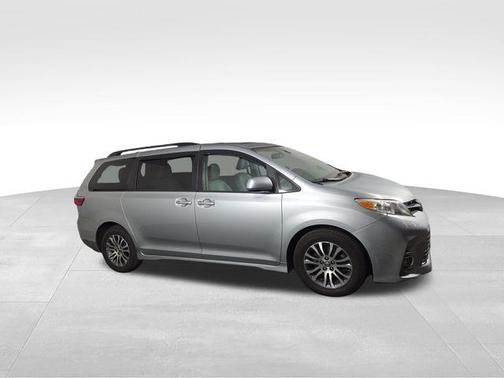 2020 Toyota Sienna XLE