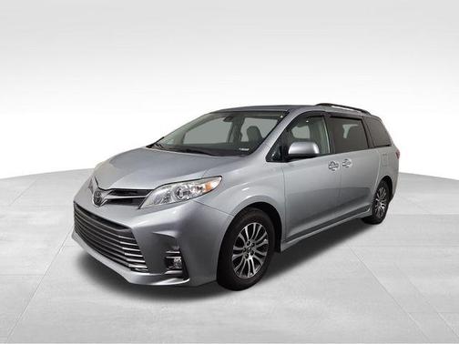 2020 Toyota Sienna XLE