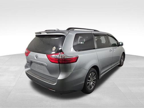 2020 Toyota Sienna XLE