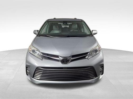 2020 Toyota Sienna XLE