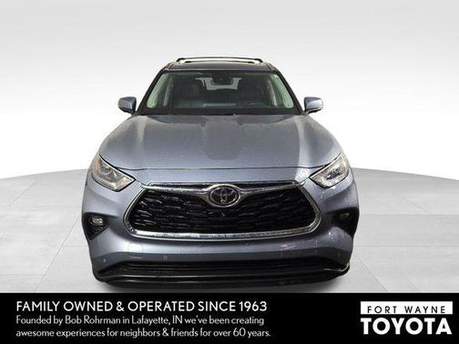 Moon Dust 2024 Toyota Highlander Limited