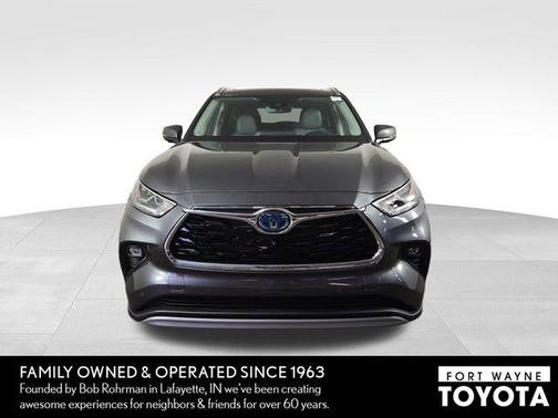 2023 Toyota Highlander Hybrid Platinum