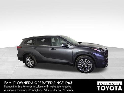 2023 Toyota Highlander Hybrid Platinum
