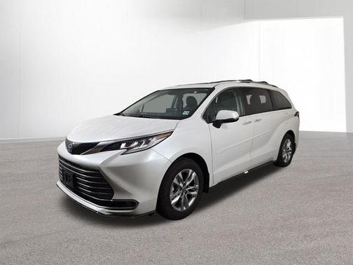 2023 Toyota Sienna Limited 7-Passenger
