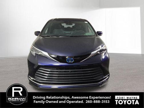 2025 Toyota Sienna Platinum 7 Passenger