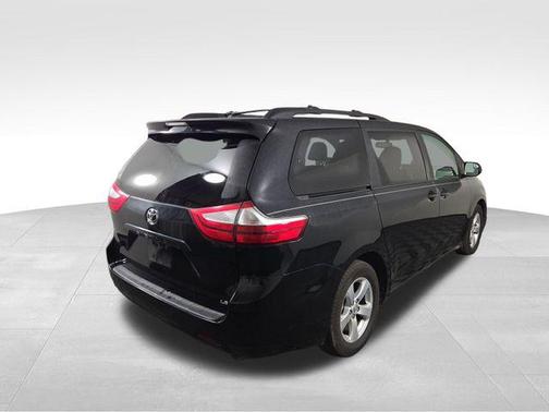 2017 Toyota Sienna LE