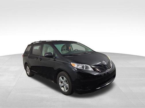 2017 Toyota Sienna LE