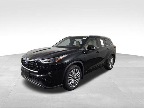 Midnight Black Metallic 2023 Toyota Highlander Hybrid Platinum