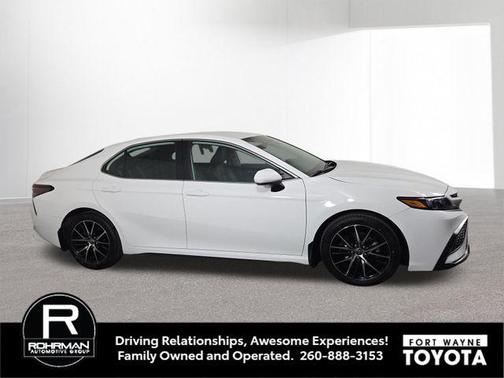 Ice Cap 2024 Toyota Camry SE