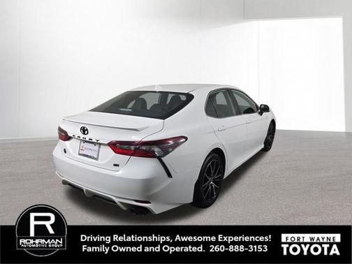 Ice Cap 2024 Toyota Camry SE