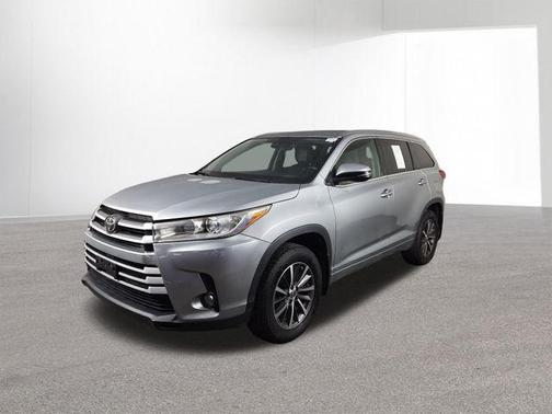 Celestial Silver Metallic 2017 Toyota Highlander XLE