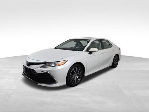 2022 Toyota Camry Hybrid XLE