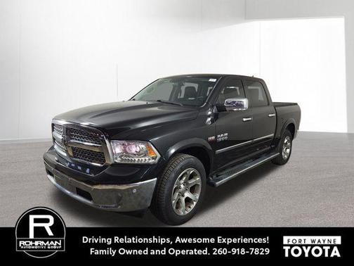 Brilliant Black Crystal Pearlcoat 2018 RAM 1500 Laramie