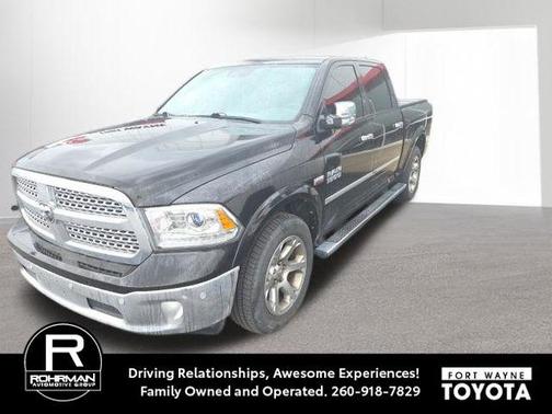 Brilliant Black Crystal Pearlcoat 2018 RAM 1500 Laramie