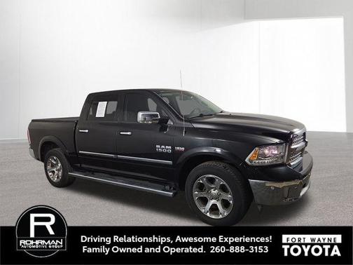Brilliant Black Crystal Pearlcoat 2018 RAM 1500 Laramie