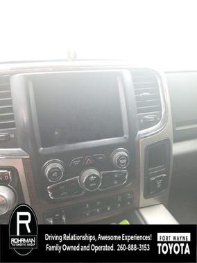 Brilliant Black Crystal Pearlcoat 2018 RAM 1500 Laramie