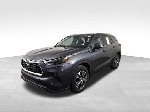 Magnetic Gray Metallic 2024 Toyota Highlander XLE