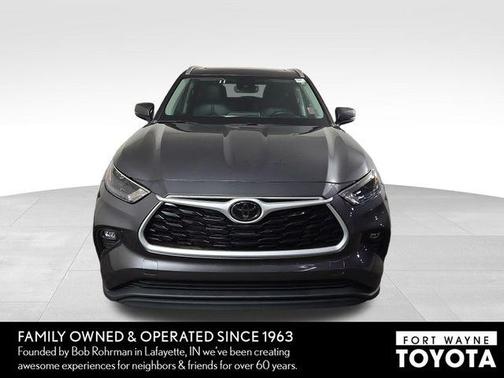 Magnetic Gray Metallic 2024 Toyota Highlander XLE