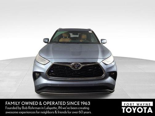 Moon Dust 2024 Toyota Highlander Platinum