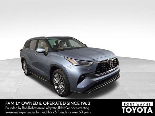 Moon Dust 2024 Toyota Highlander Platinum
