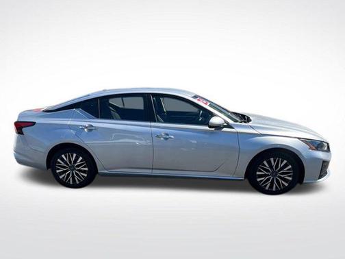 Brilliant Silver Metallic 2023 Nissan Altima 2.5 SV