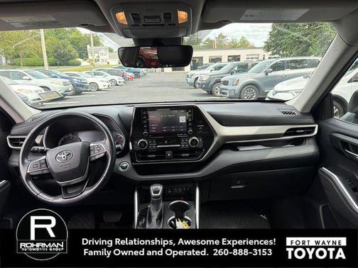 Midnight Black Metallic 2022 Toyota Highlander XLE