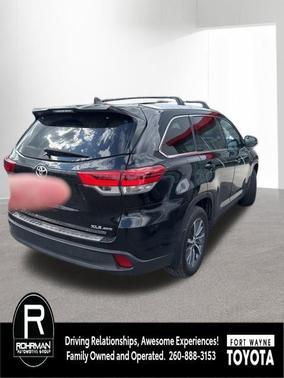 Midnight Black Metallic 2019 Toyota Highlander XLE