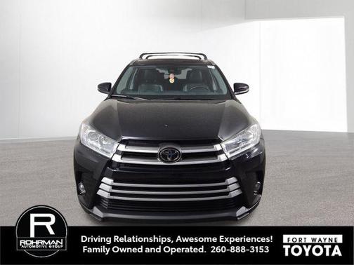 Midnight Black Metallic 2019 Toyota Highlander XLE