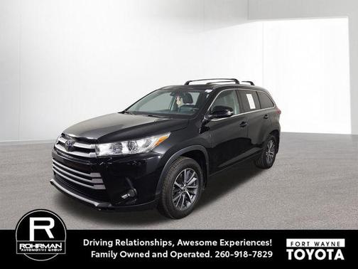 Midnight Black Metallic 2019 Toyota Highlander XLE