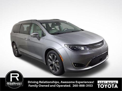 Billet Silver Metallic Clearcoat 2017 Chrysler Pacifica Limited