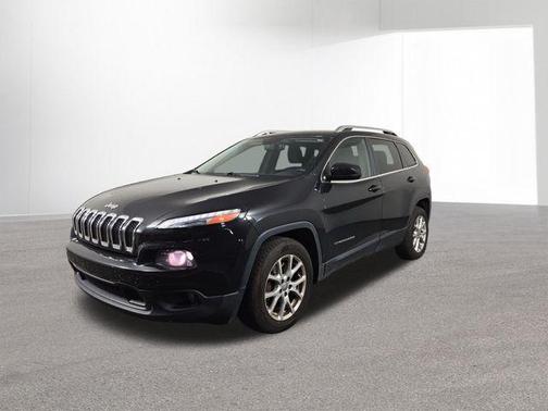 Brilliant Black Crystal Pearlcoat 2014 Jeep Cherokee Latitude